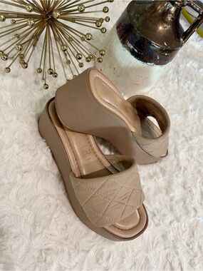 Milly Quilted Wedge Slide Sandals in Taupe Size 6 Mules Summer
